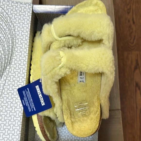 Birkenstock Arizona Teddy Big Buckle Yellow Shearling Sandals 39 Narrow - Picture 1 of 9